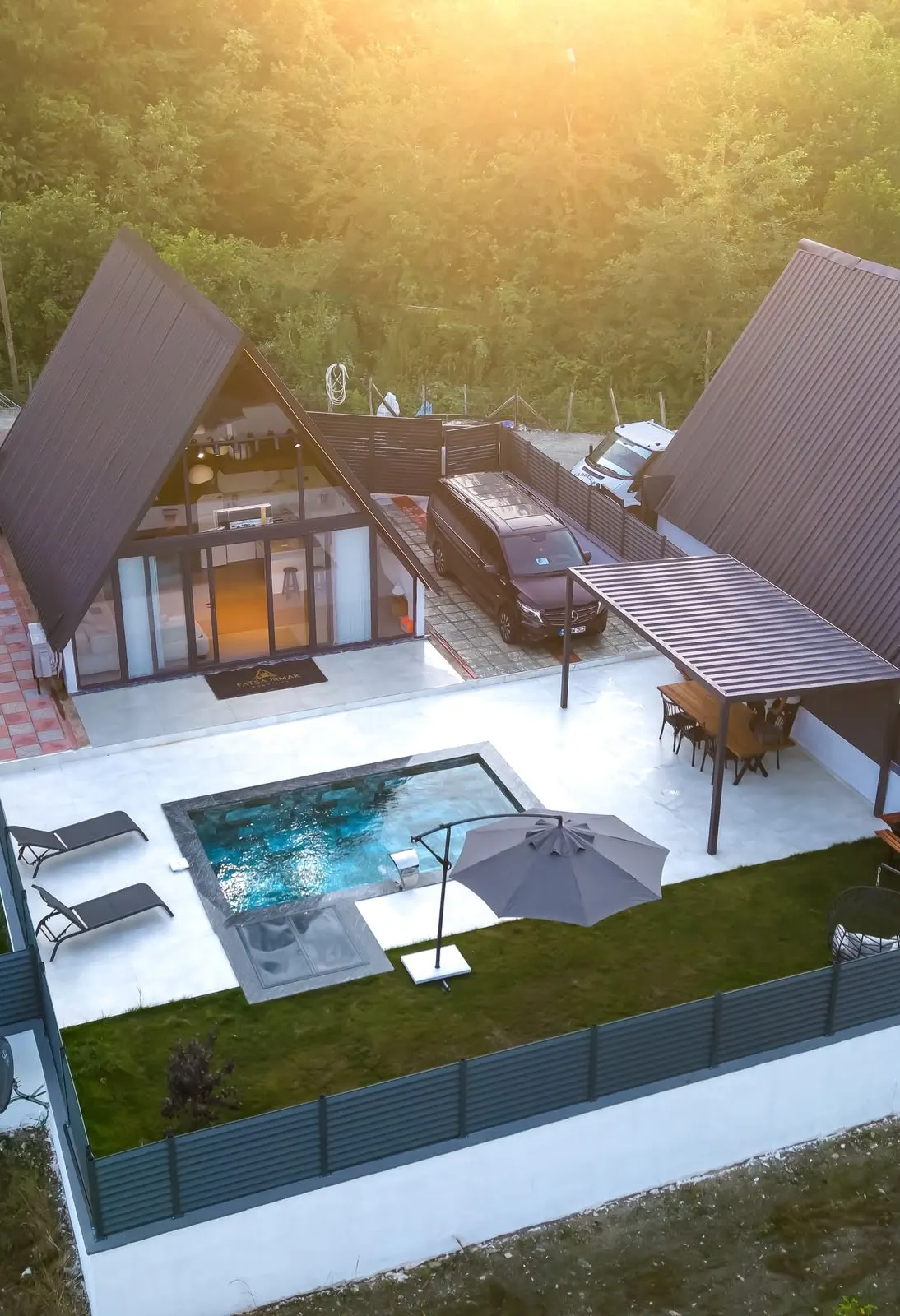 Havadan Nehir bungalovu: özel havuz, pergola ve otopark